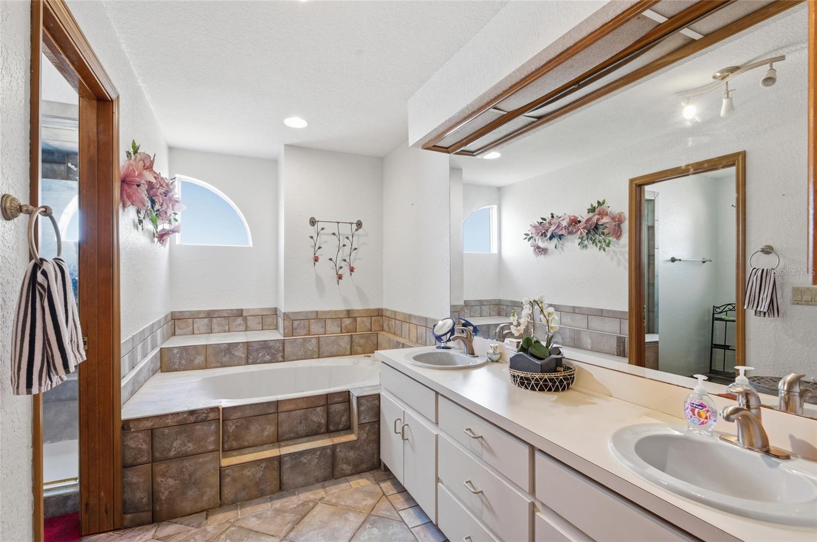 215 SANTA ROSA DR, WINTER HAVEN, FL, 33884