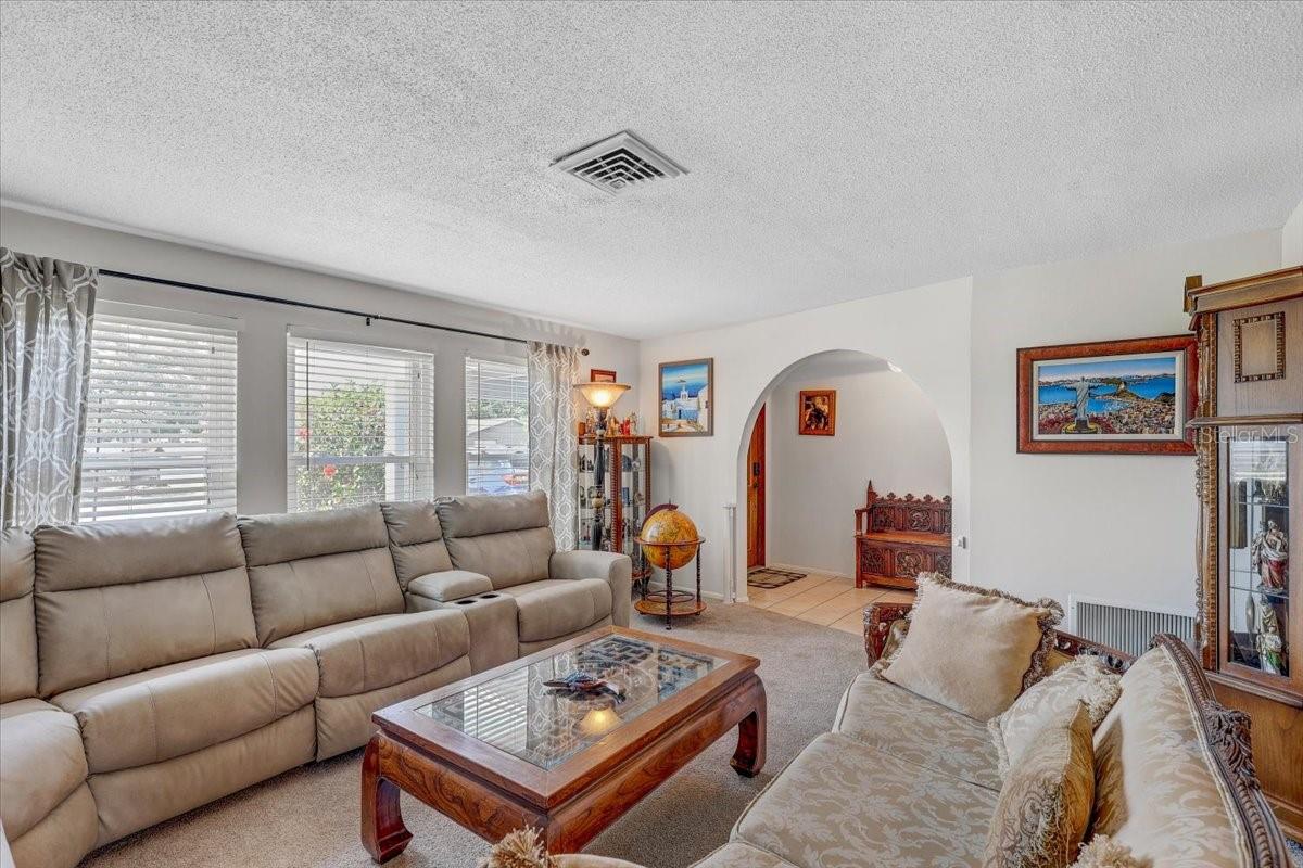 12137 ORANGE BLOSSOM DR, SEMINOLE, FL, 33772