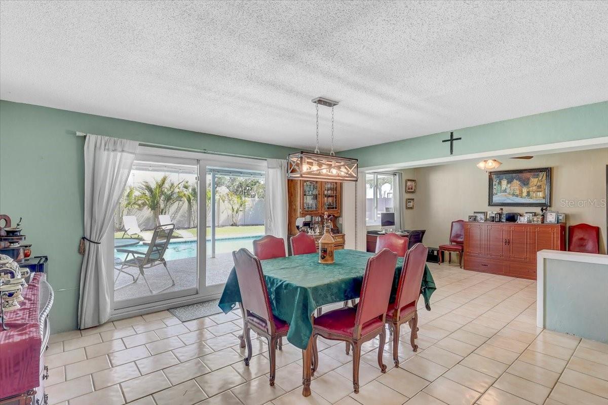 12137 ORANGE BLOSSOM DR, SEMINOLE, FL, 33772