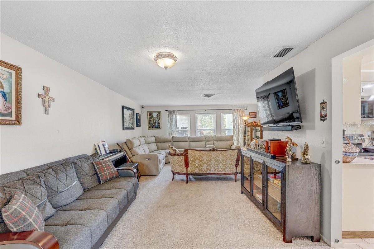 12137 ORANGE BLOSSOM DR, SEMINOLE, FL, 33772