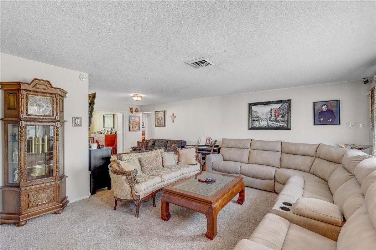 12137 ORANGE BLOSSOM DR, SEMINOLE, FL, 33772