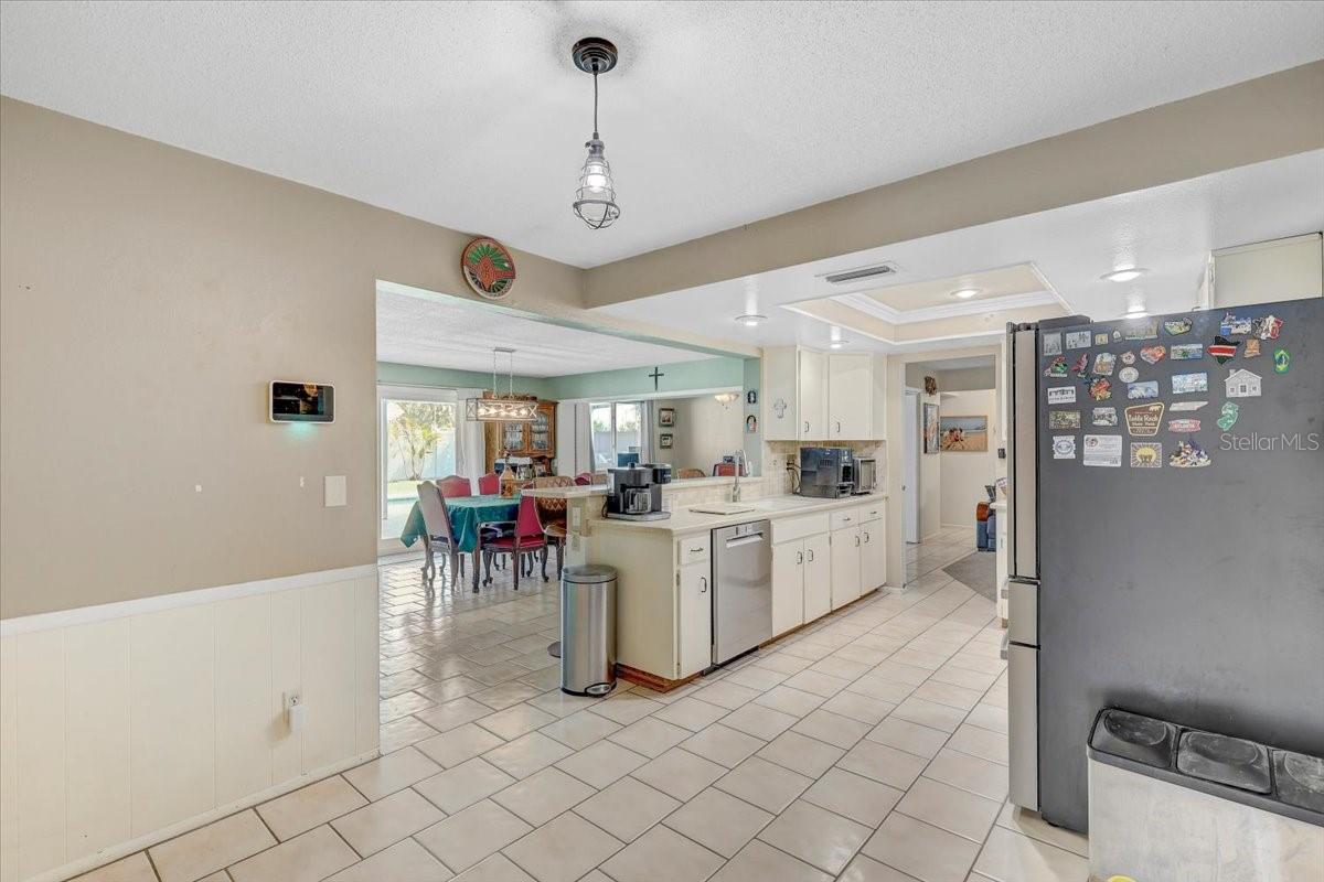 12137 ORANGE BLOSSOM DR, SEMINOLE, FL, 33772