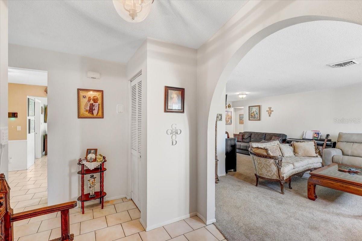 12137 ORANGE BLOSSOM DR, SEMINOLE, FL, 33772