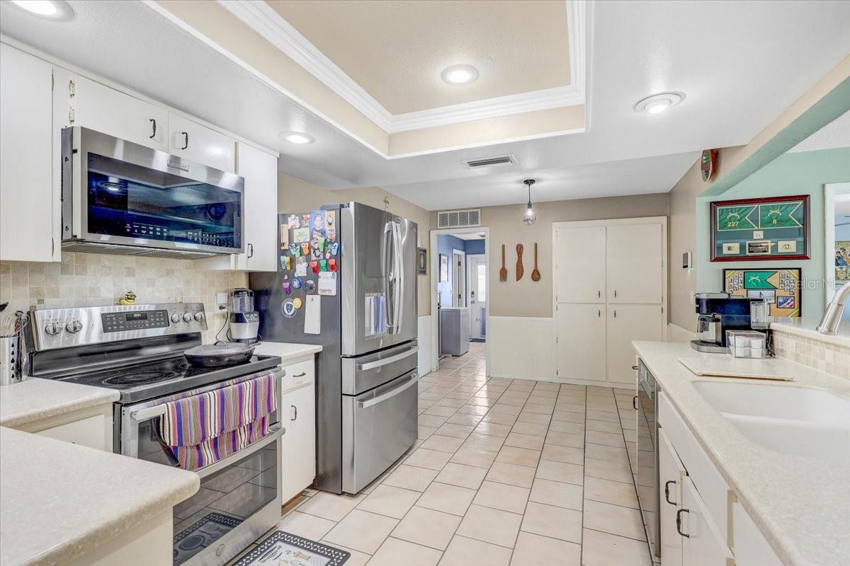 12137 ORANGE BLOSSOM DR, SEMINOLE, FL, 33772