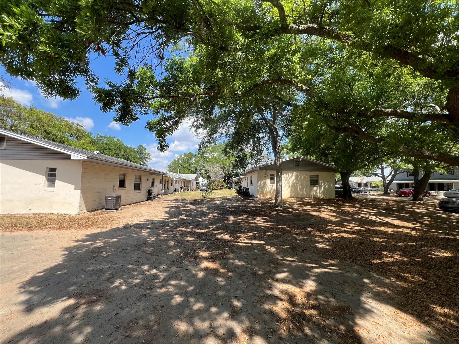 1000 E CAROLINE ST, TAVARES, FL, 32778