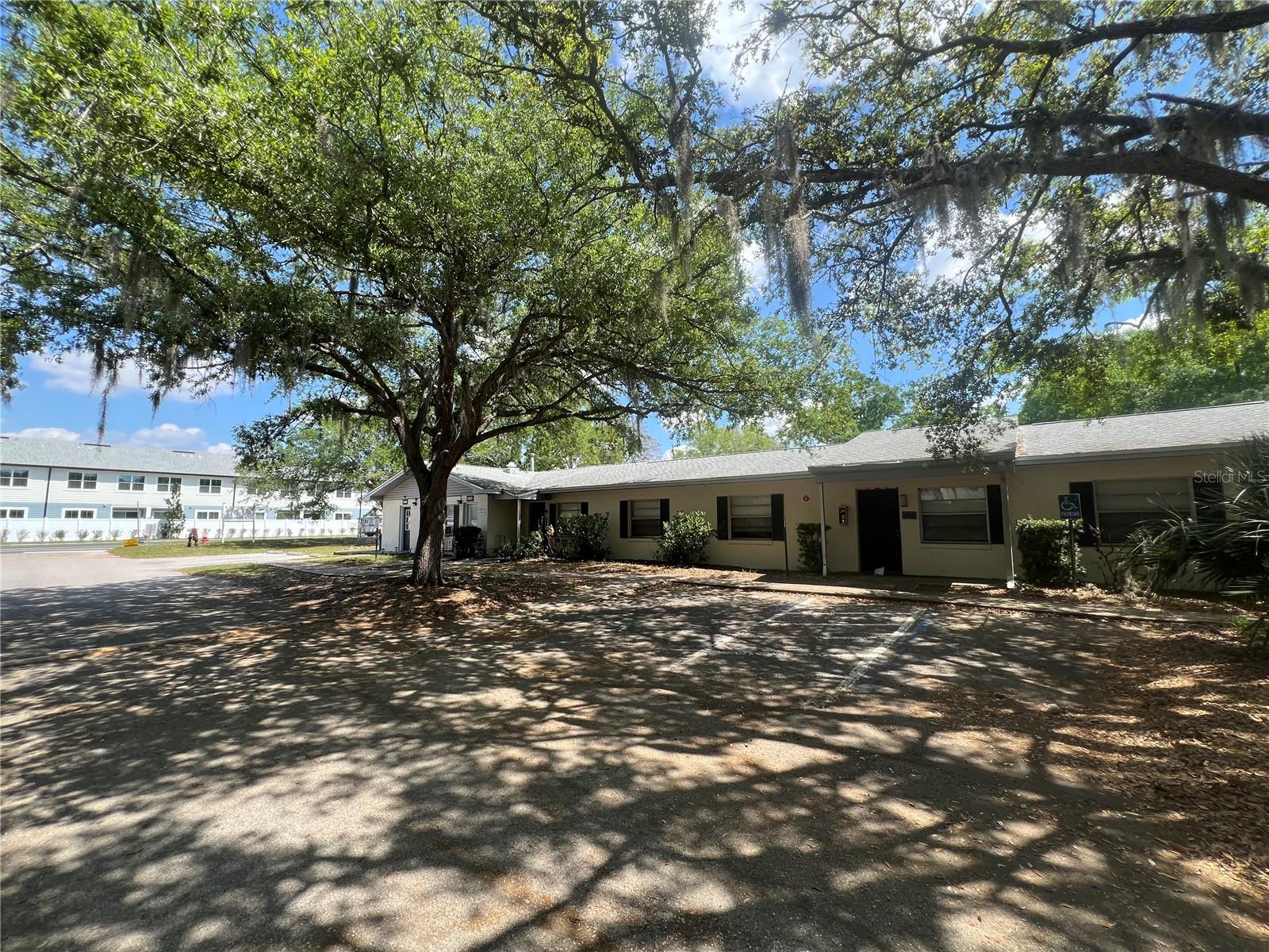 1000 E CAROLINE ST, TAVARES, FL, 32778