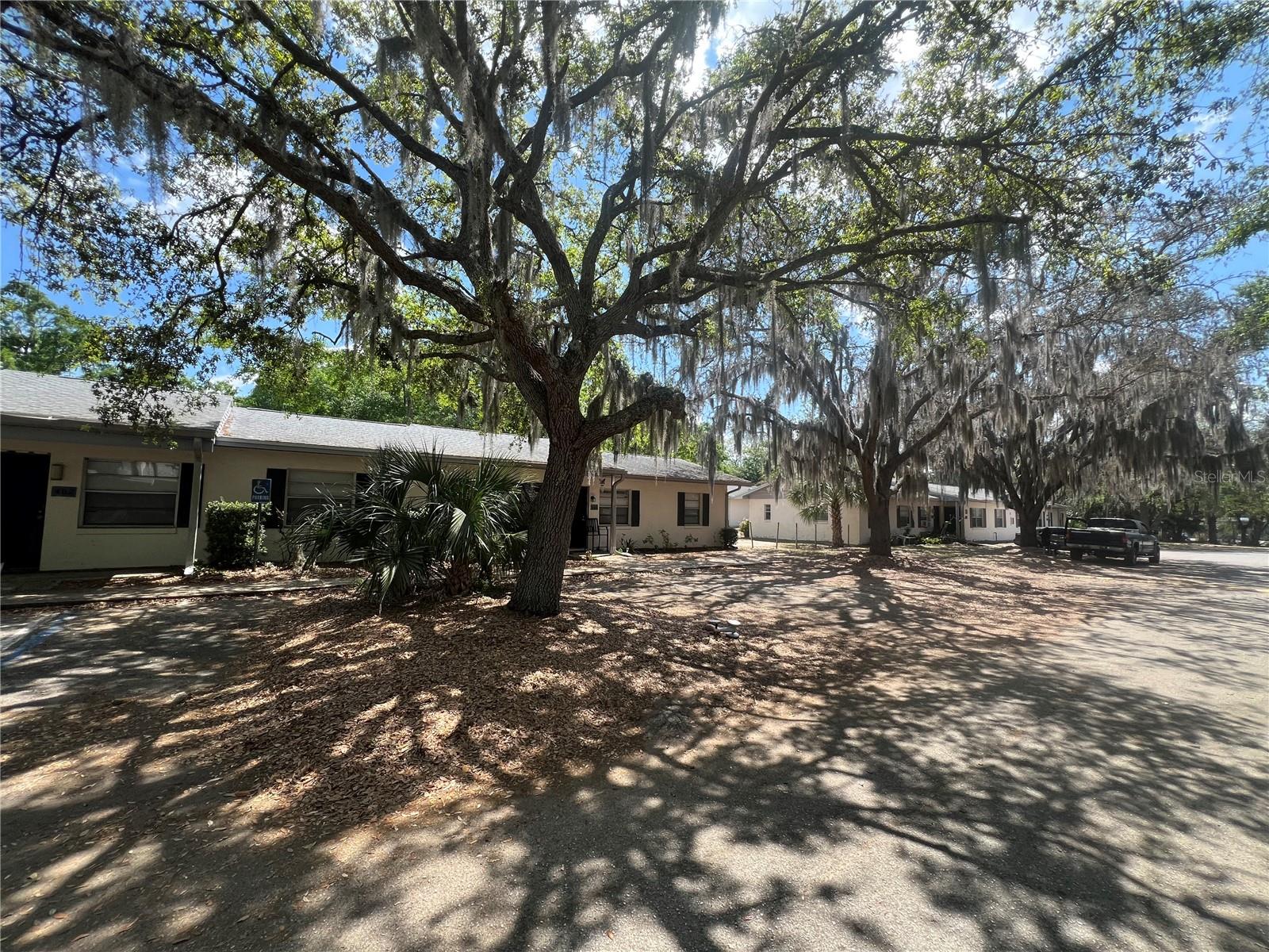 1000 E CAROLINE ST, TAVARES, FL, 32778