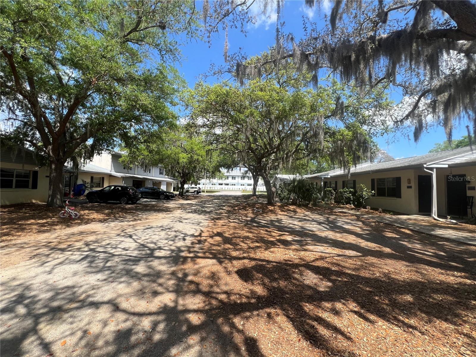1000 E CAROLINE ST, TAVARES, FL, 32778