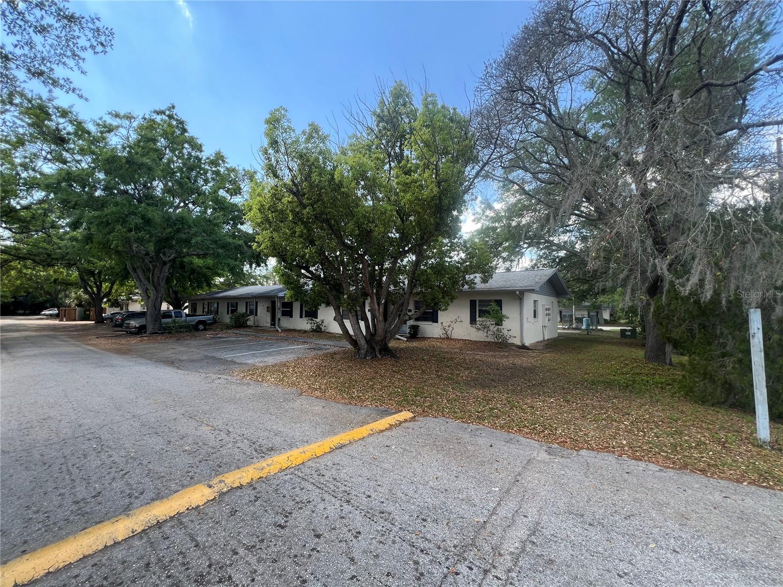 1000 E CAROLINE ST, TAVARES, FL, 32778