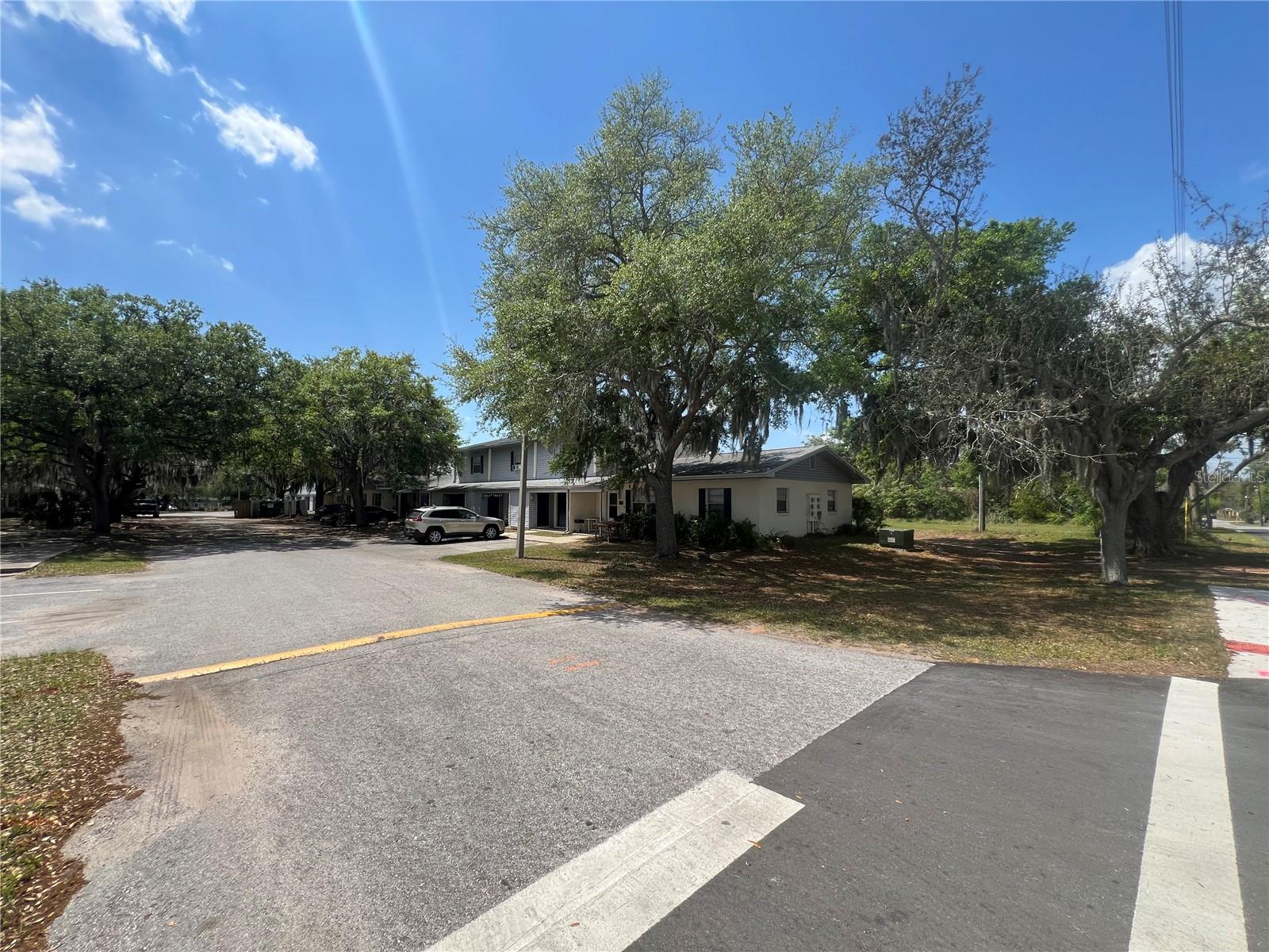 1000 E CAROLINE ST, TAVARES, FL, 32778