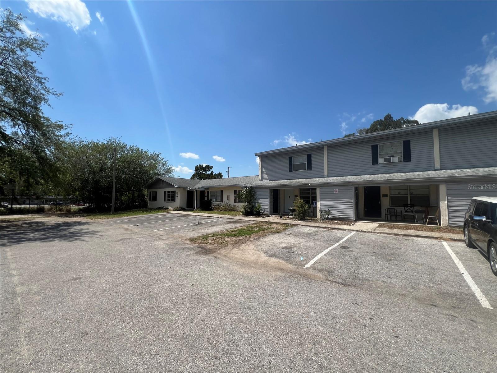 1000 E CAROLINE ST, TAVARES, FL, 32778