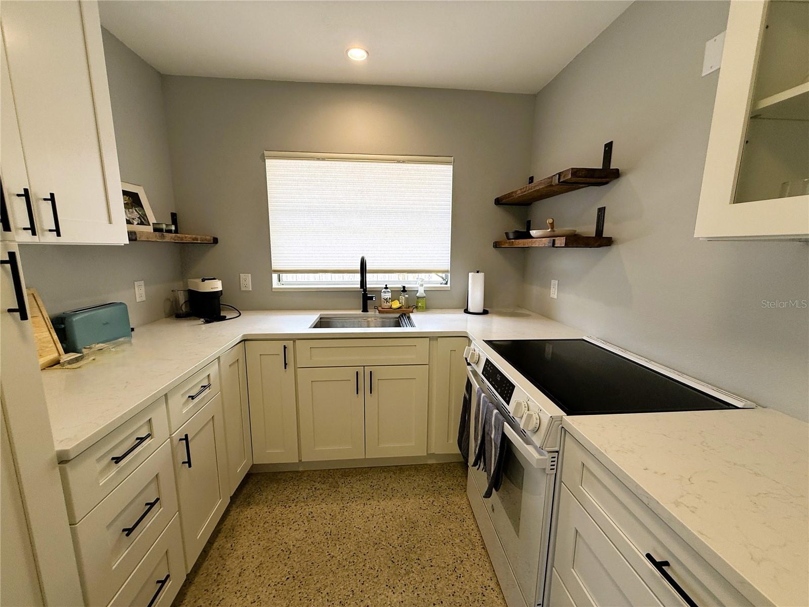 14017 W PARSLEY DR, MADEIRA BEACH, FL, 33708
