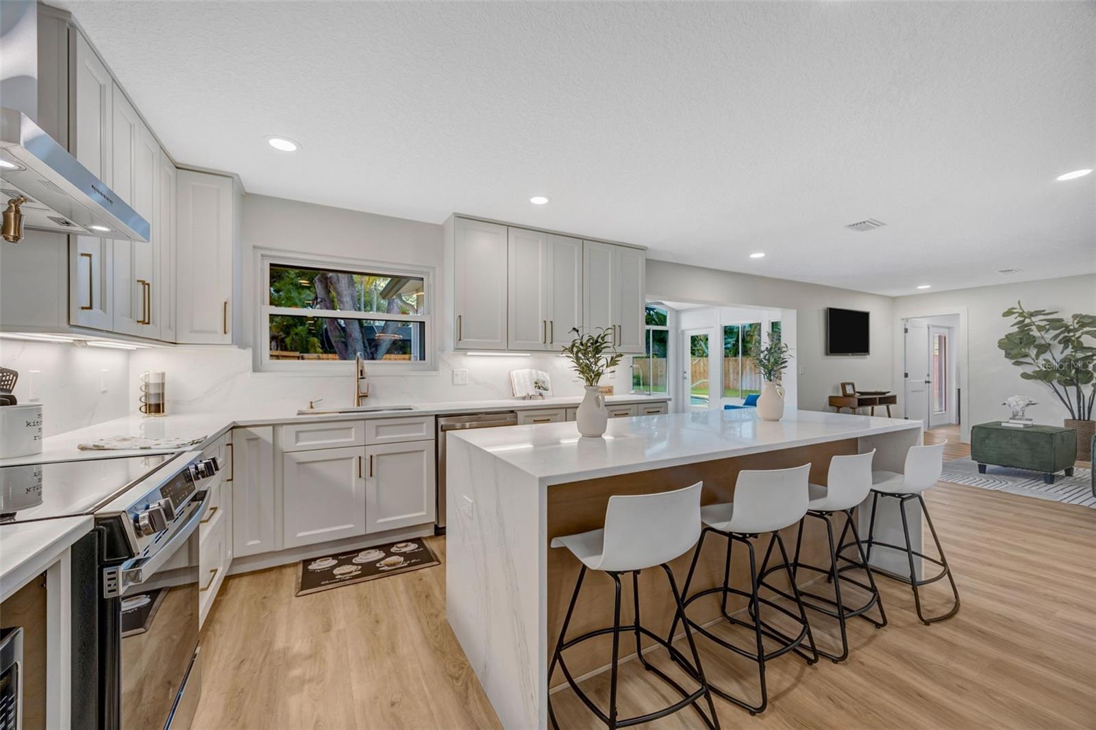 13313 GOLF CREST CIR, TAMPA, FL, 33618