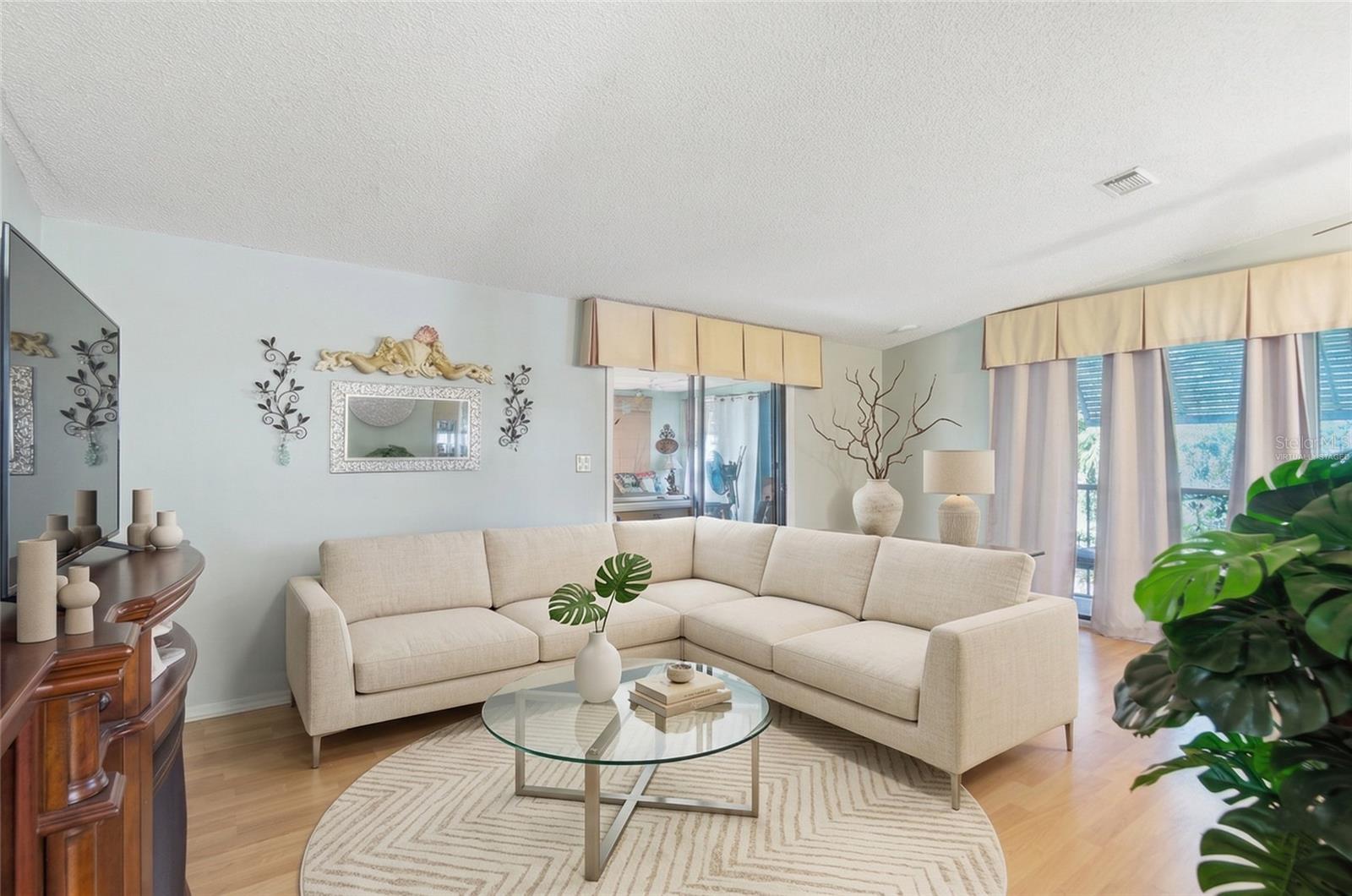1537 DORAL CIR, LADY LAKE, FL, 32159