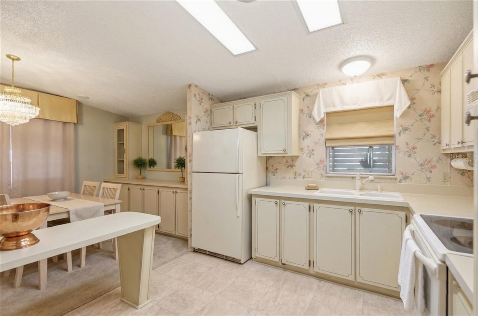 1537 DORAL CIR, LADY LAKE, FL, 32159