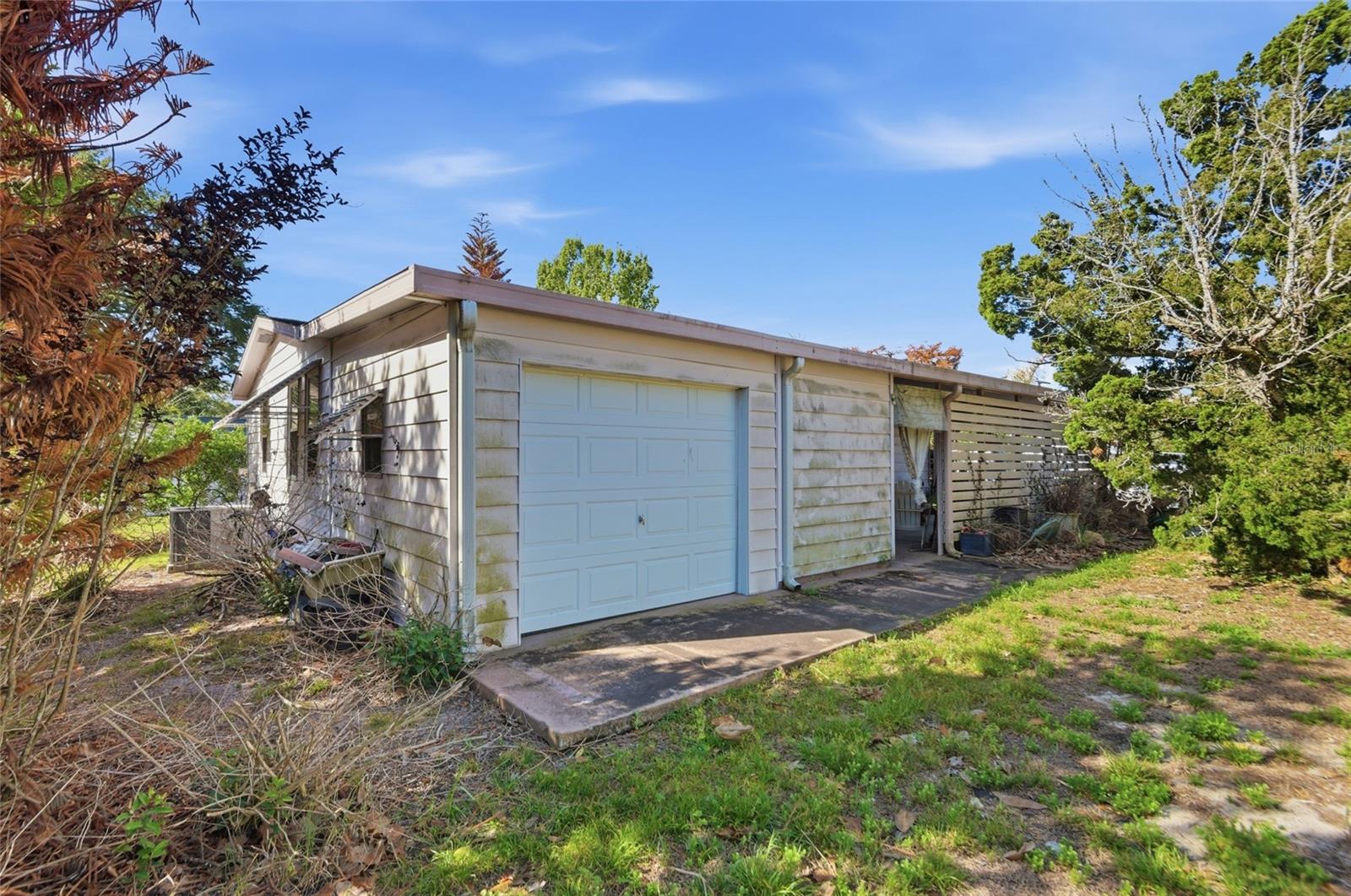 1537 DORAL CIR, LADY LAKE, FL, 32159