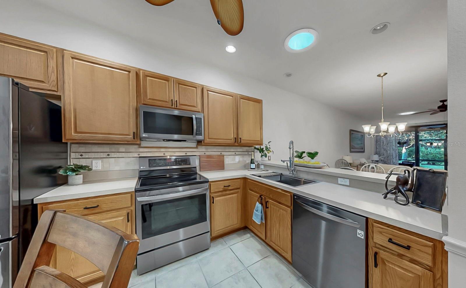 313 SENECA FALLS DR, APOLLO BEACH, FL, 33572