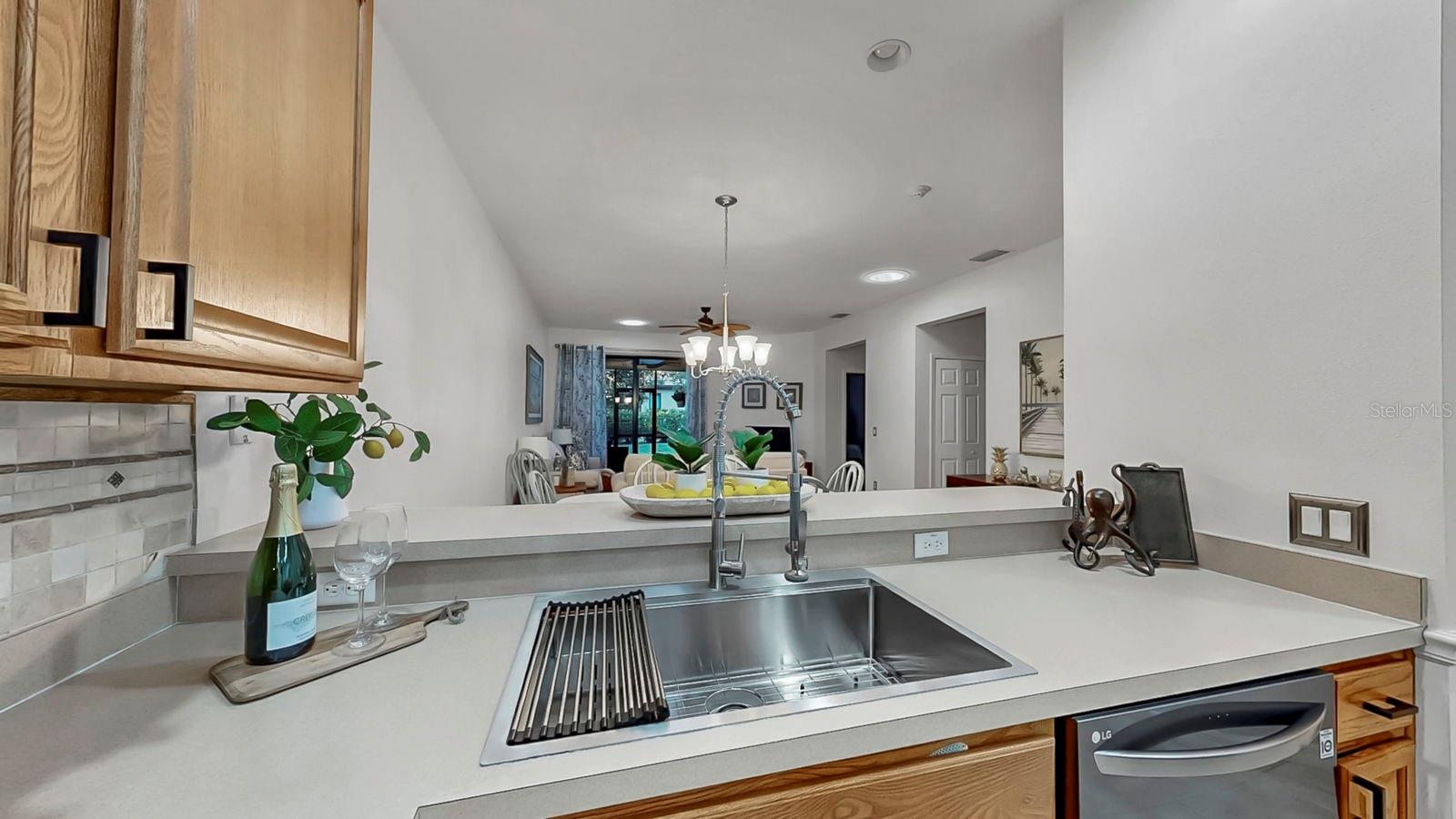 313 SENECA FALLS DR, APOLLO BEACH, FL, 33572