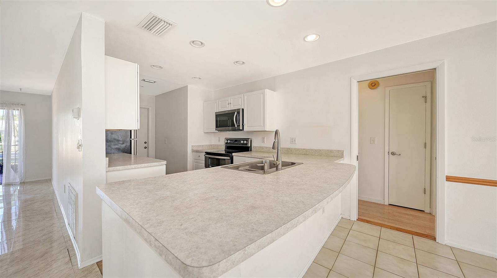 1844 OAK VIEW DR, SARASOTA, FL, 34232