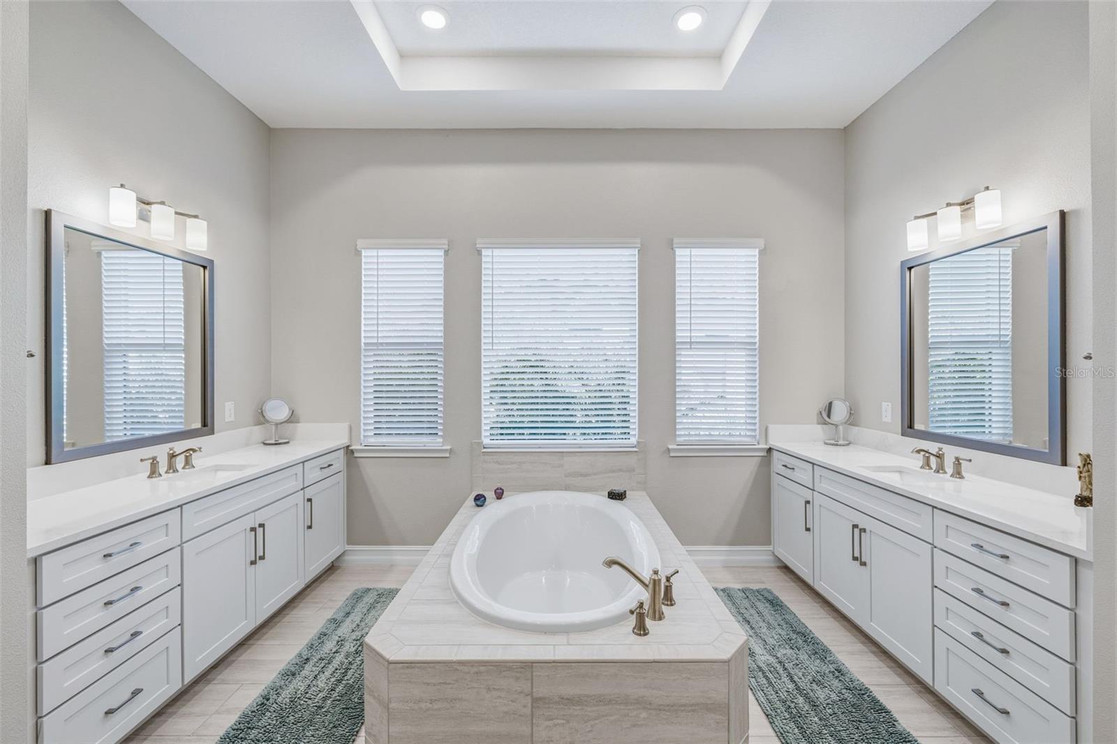 PRIMARY BATH/GARDEN TUB