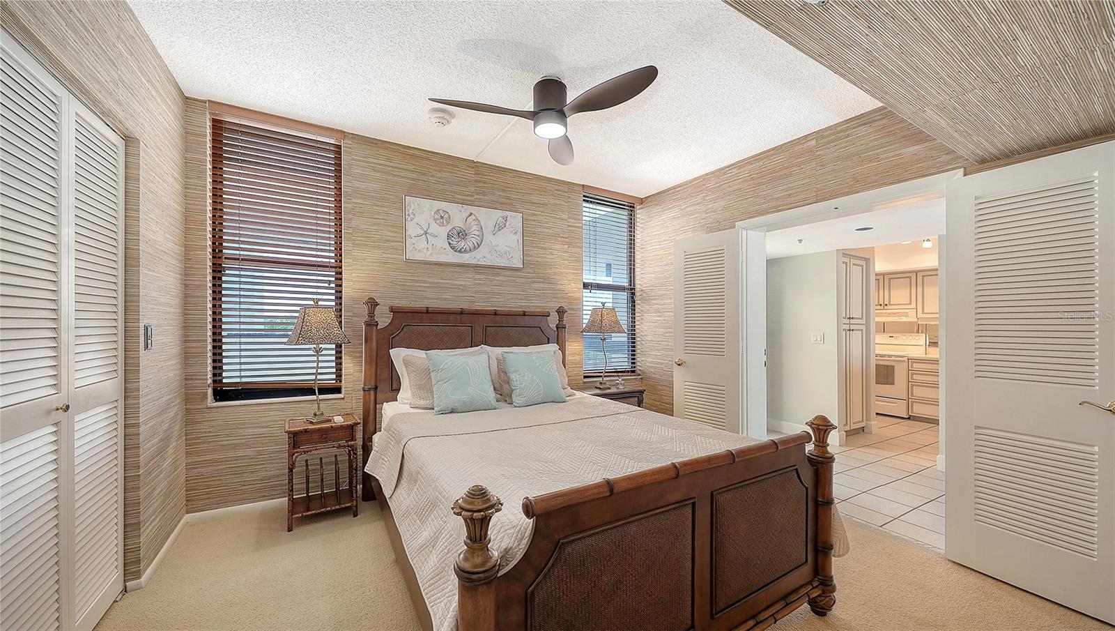 1932 HARBOURSIDE DR #242, LONGBOAT KEY, FL, 34228