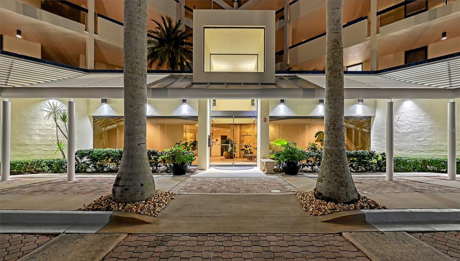 1932 HARBOURSIDE DR #242, LONGBOAT KEY, FL, 34228