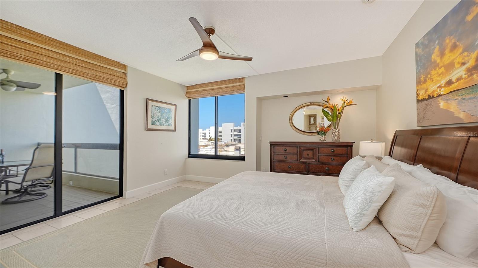 1932 HARBOURSIDE DR #242, LONGBOAT KEY, FL, 34228