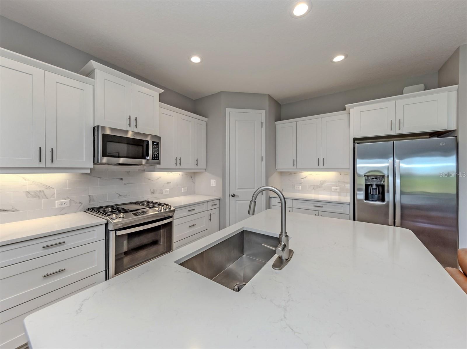 390 ARIANO AVE, NOKOMIS, FL, 34275