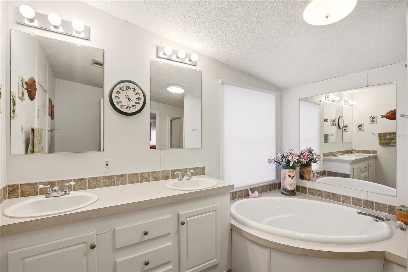 184 W MANATEE LOOP, PUNTA GORDA, FL, 33950