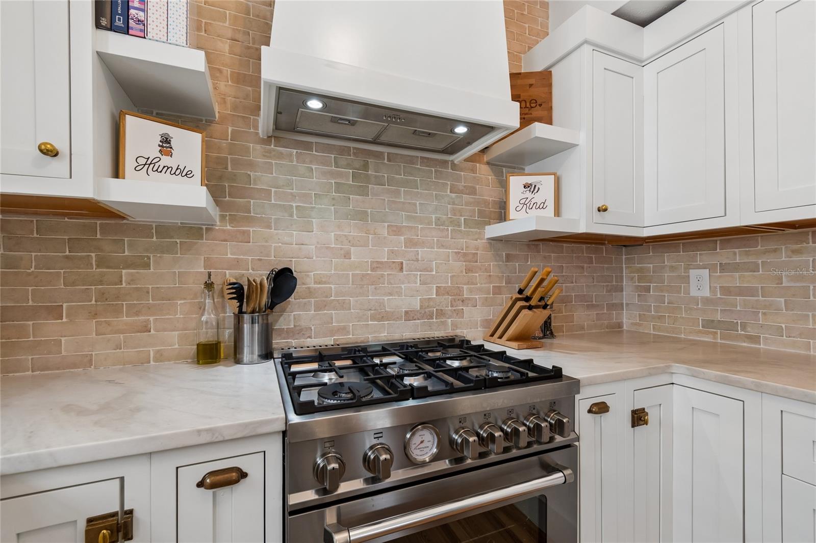 1126 16TH AVE N, ST PETERSBURG, FL, 33704