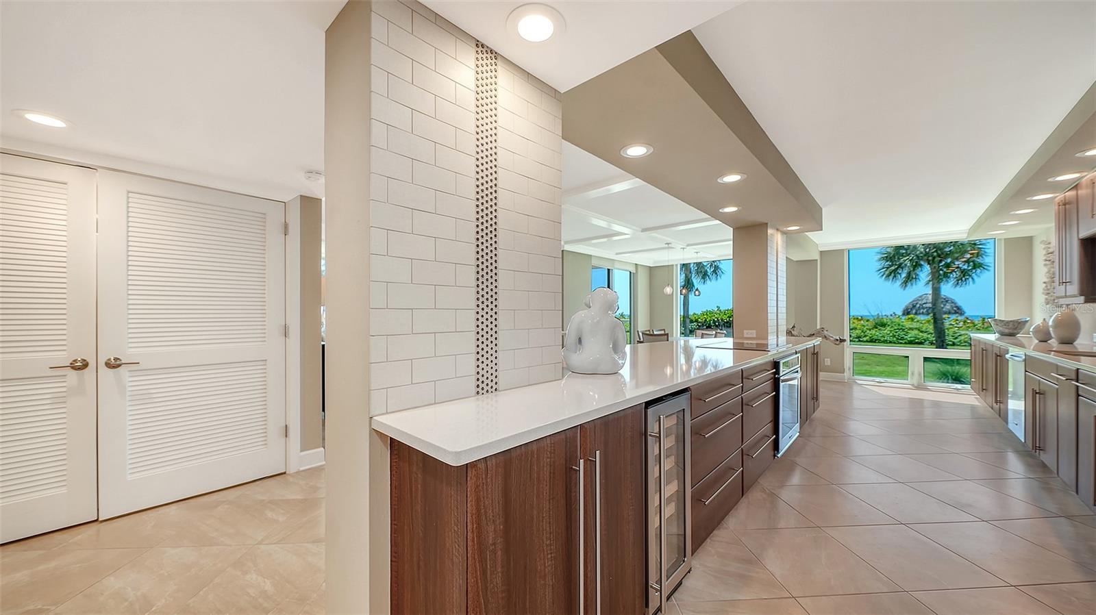 2425 GULF OF MEXICO DR #1A, LONGBOAT KEY, FL, 34228