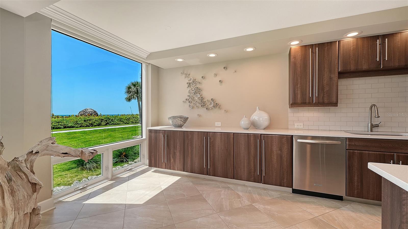 2425 GULF OF MEXICO DR #1A, LONGBOAT KEY, FL, 34228