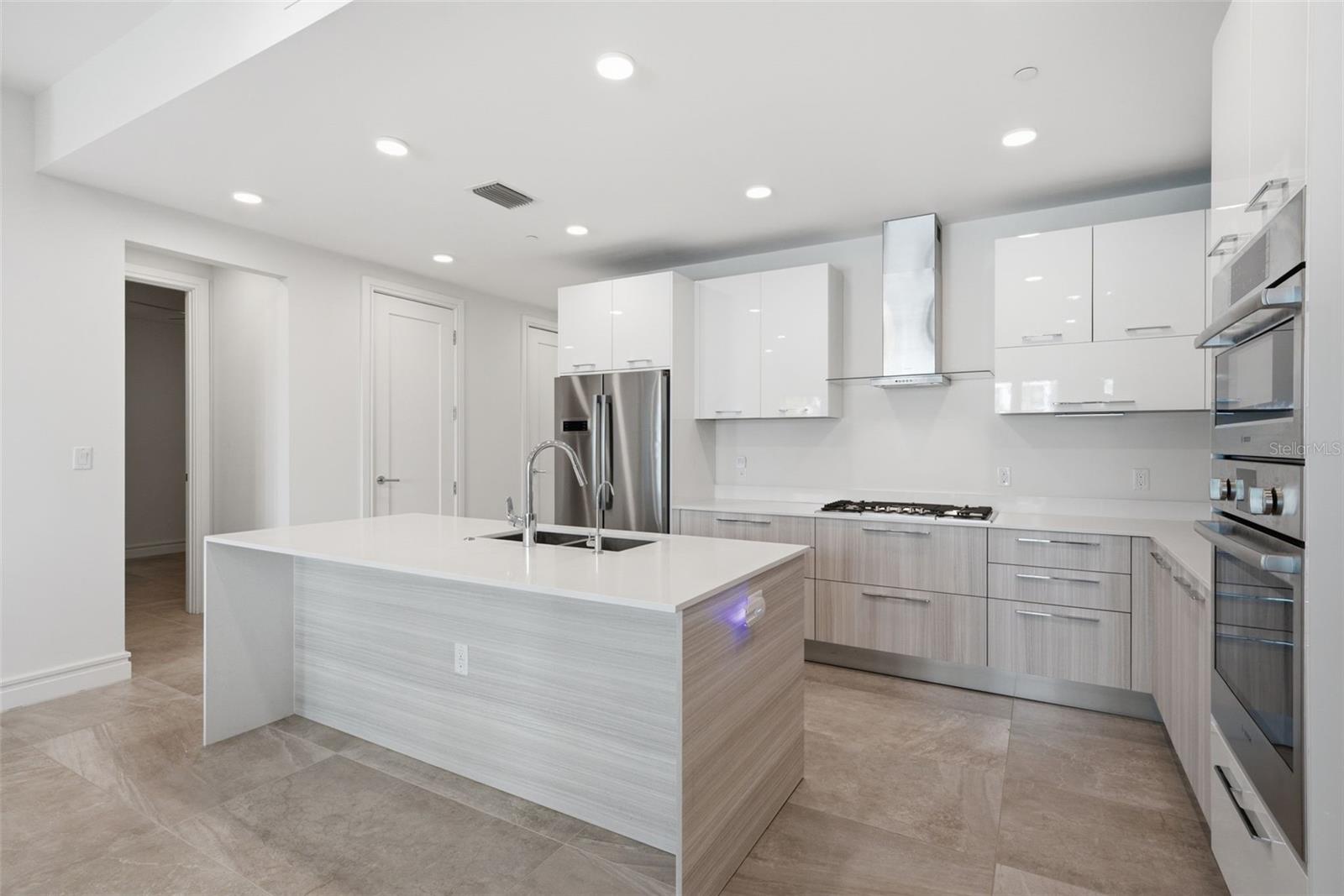 711 S PALM AVE #302, SARASOTA, FL, 34236