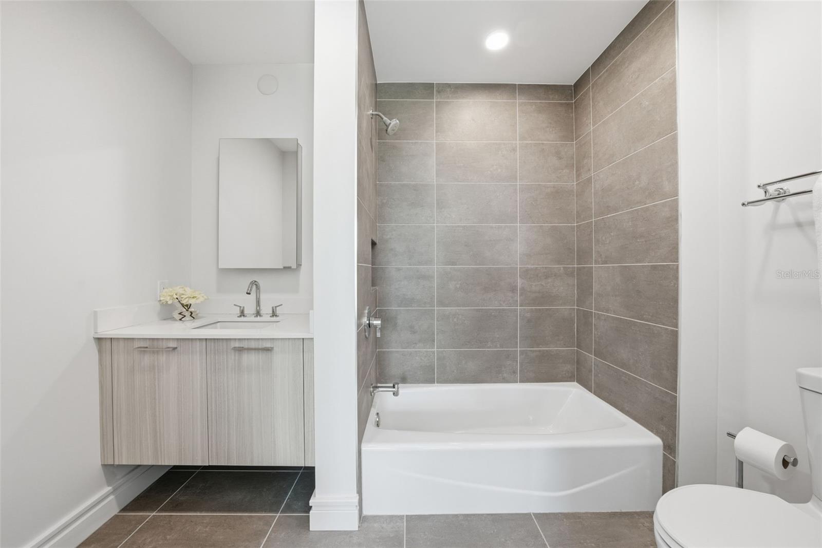 711 S PALM AVE #302, SARASOTA, FL, 34236