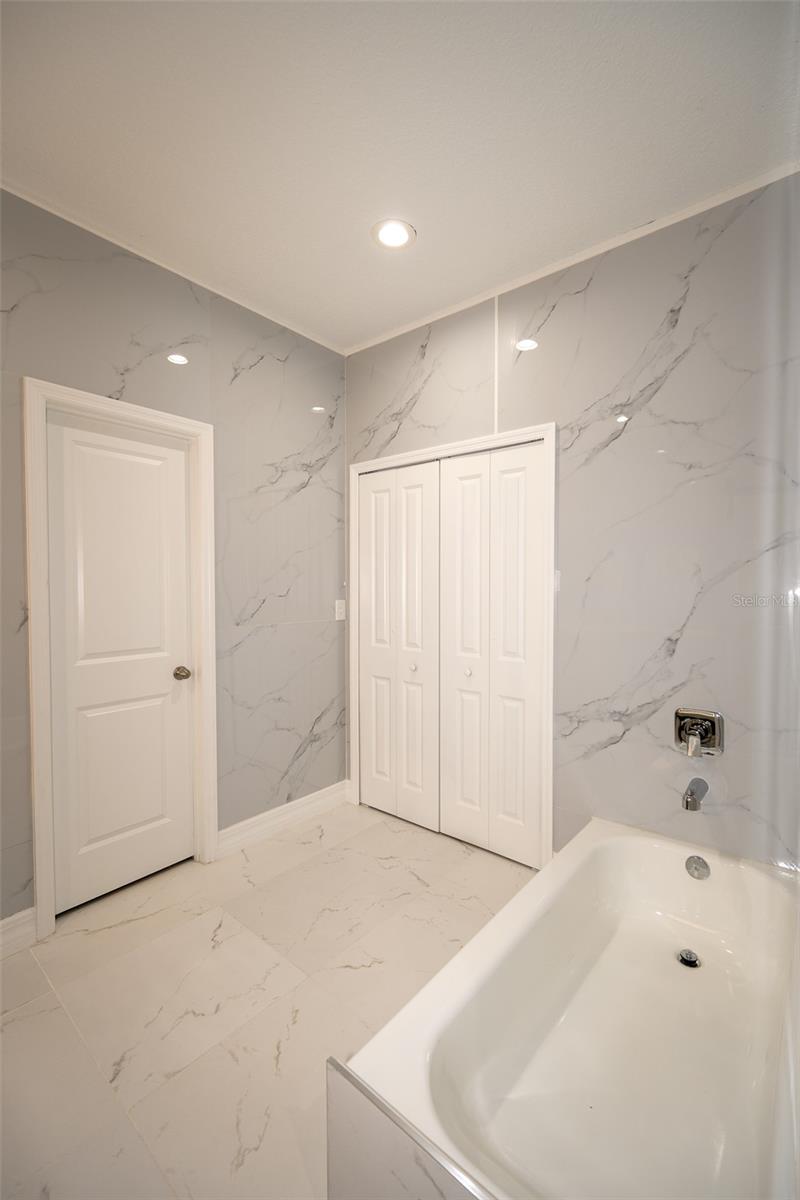 2390 9TH AVE, DELAND, FL, 32724