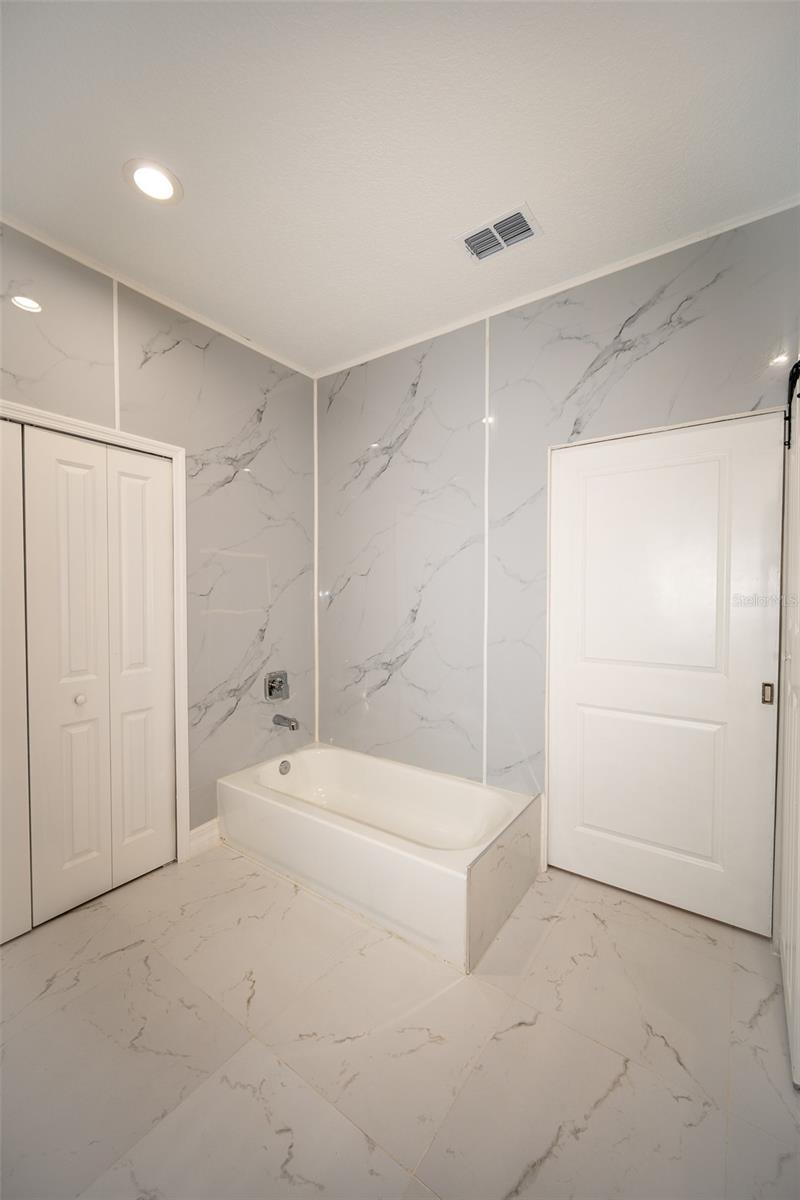 2390 9TH AVE, DELAND, FL, 32724