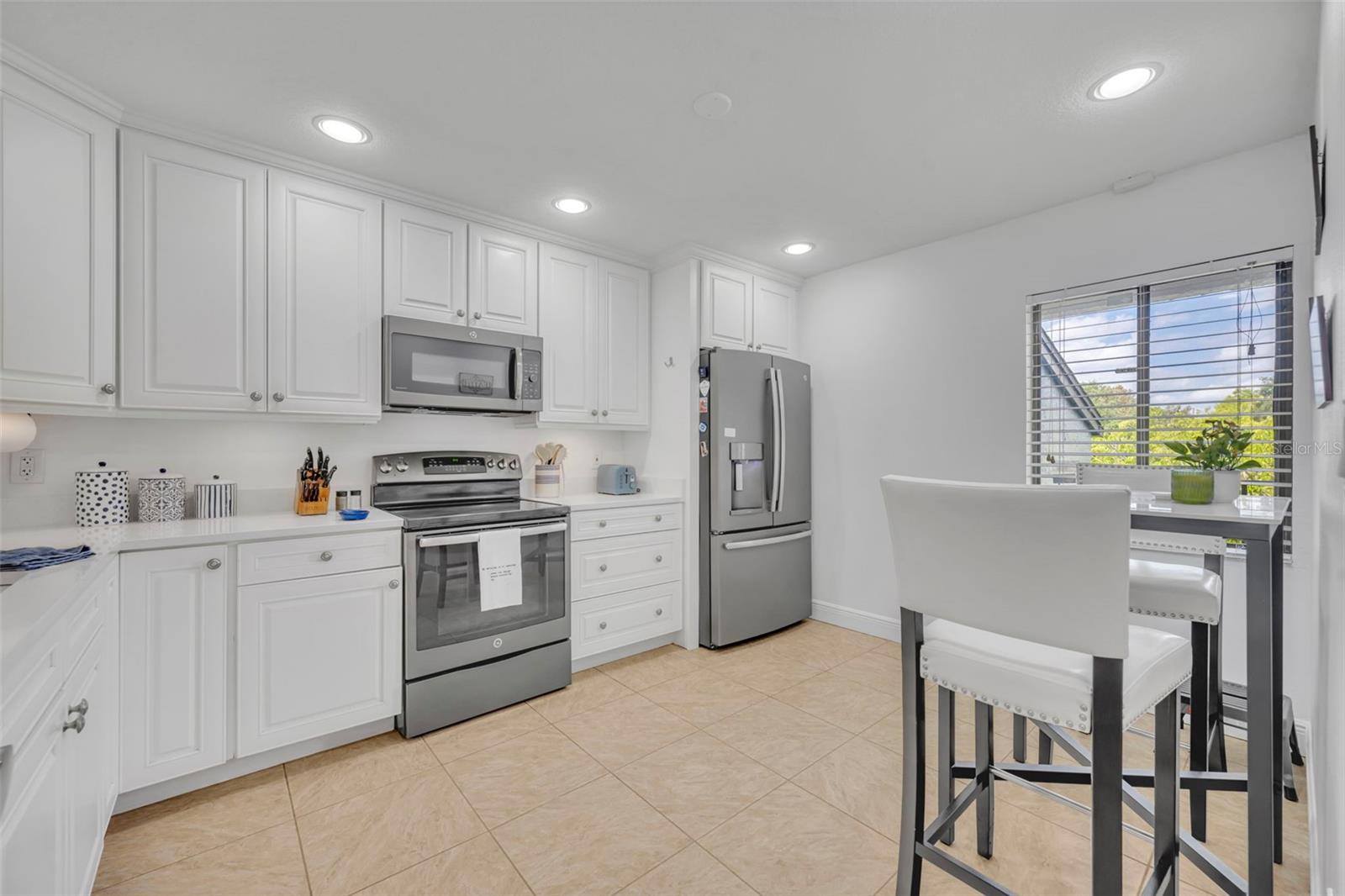 3 ESCONDIDO CIR #3, ALTAMONTE SPRINGS, FL, 32701