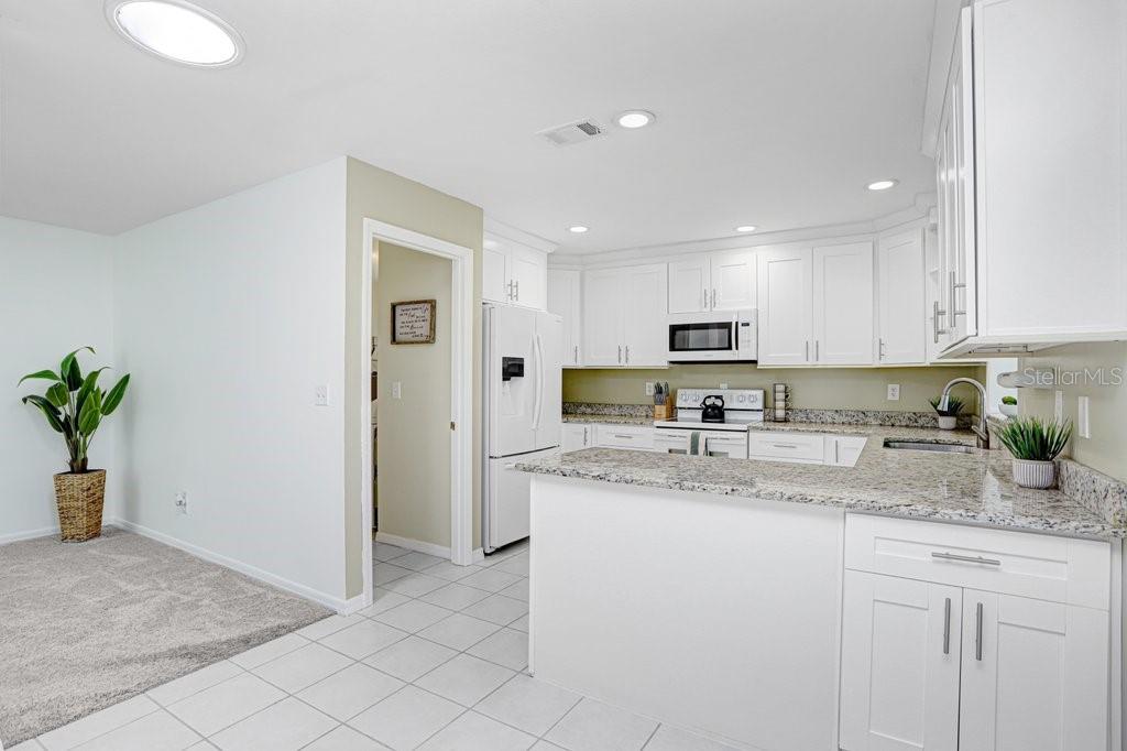 2306 LANCASTER DR #2306, SUN CITY CENTER, FL, 33573