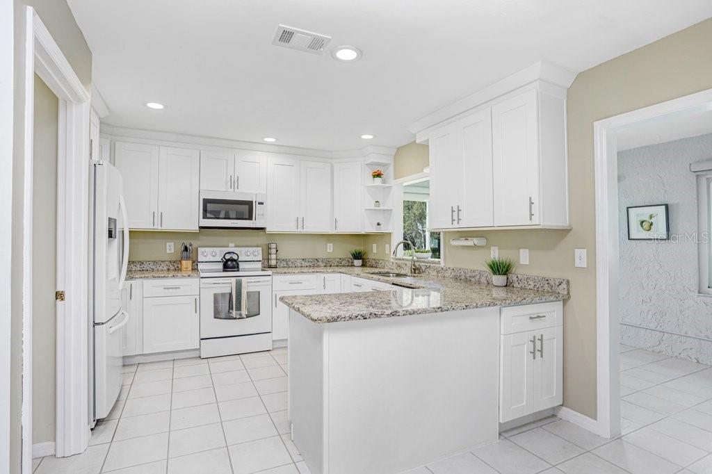 2306 LANCASTER DR #2306, SUN CITY CENTER, FL, 33573