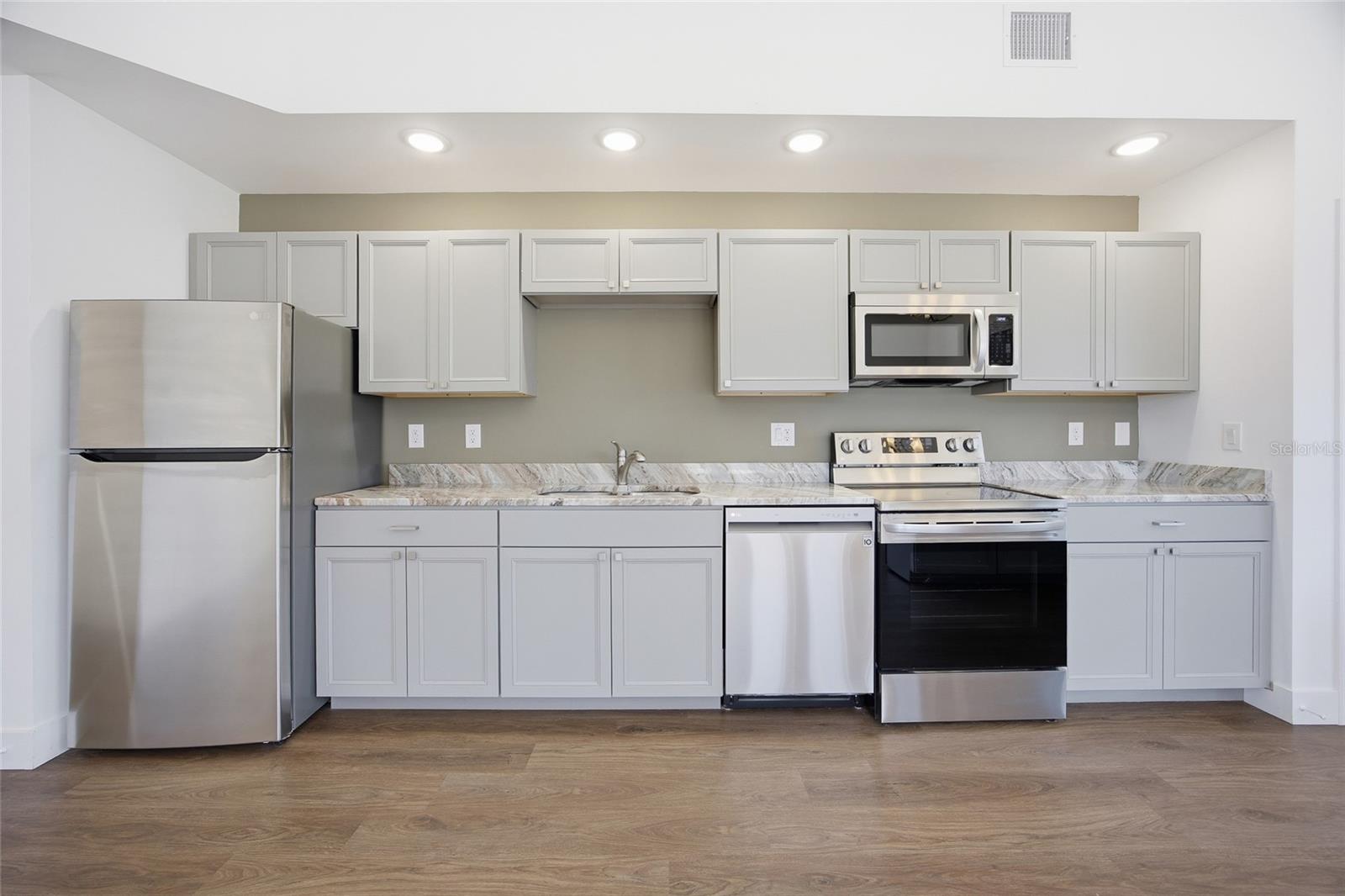 100 N DEWEY ST, EUSTIS, FL, 32726