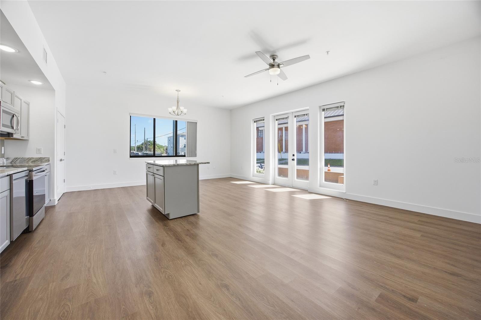 100 N DEWEY ST, EUSTIS, FL, 32726