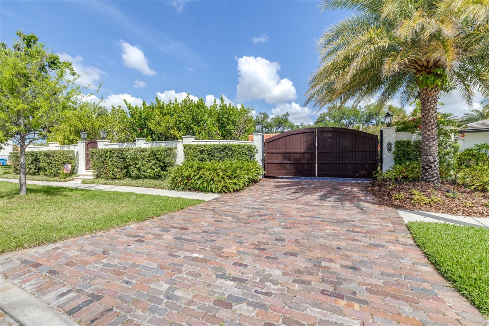 61 LADOGA AVE, TAMPA, FL, 33606