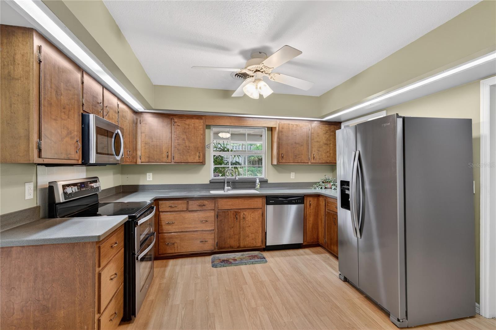 1945 NORMANDY DR, MOUNT DORA, FL, 32757