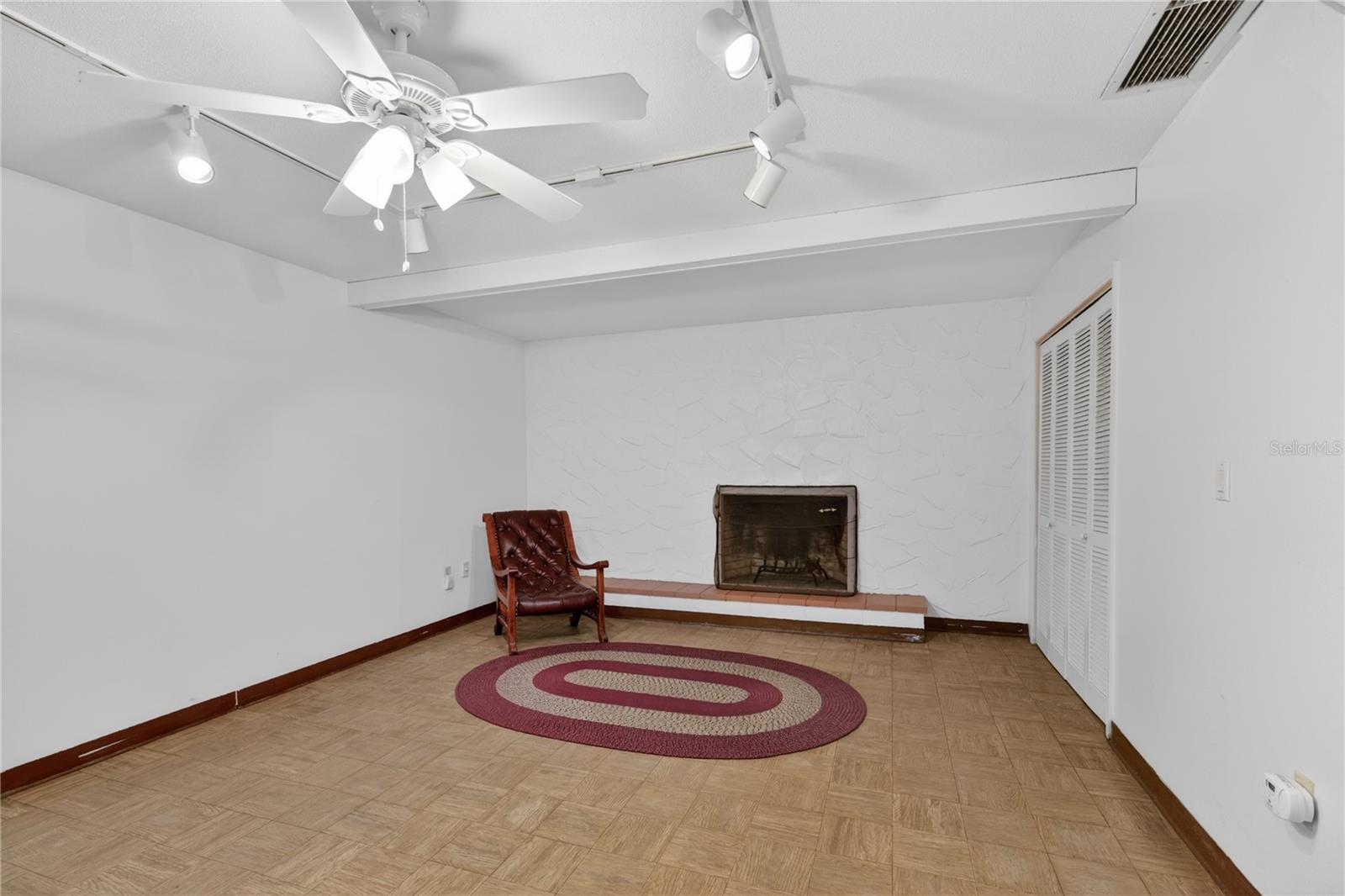 1945 NORMANDY DR, MOUNT DORA, FL, 32757