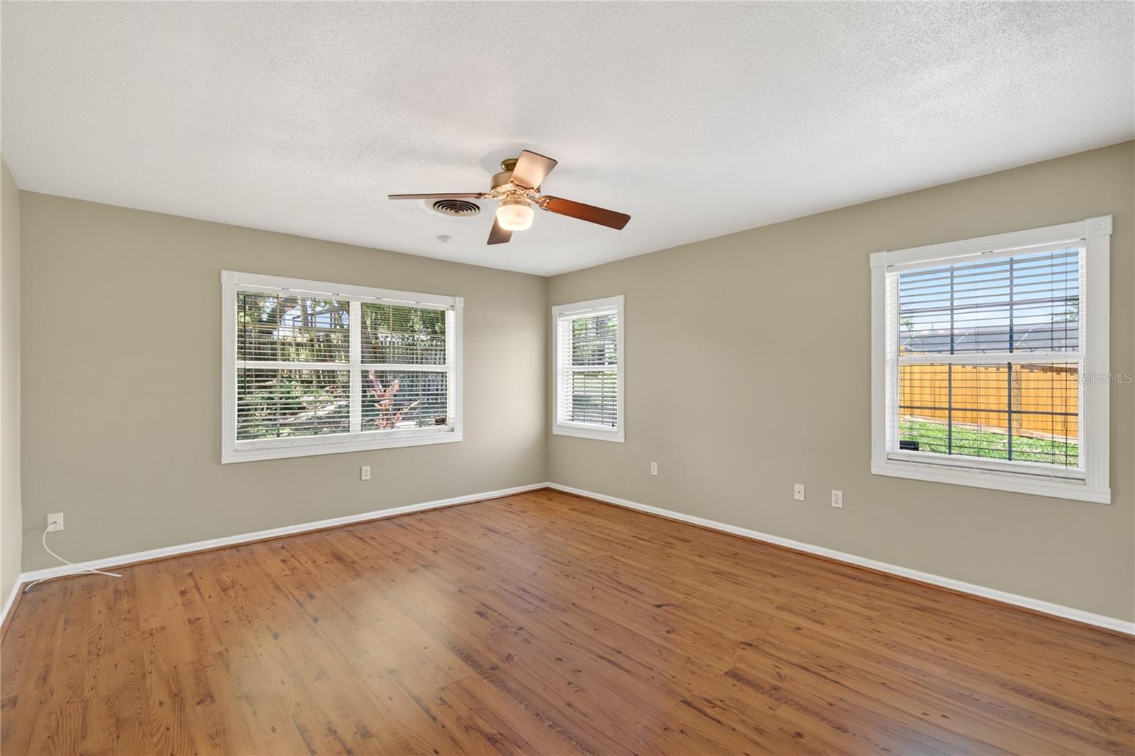 1945 NORMANDY DR, MOUNT DORA, FL, 32757