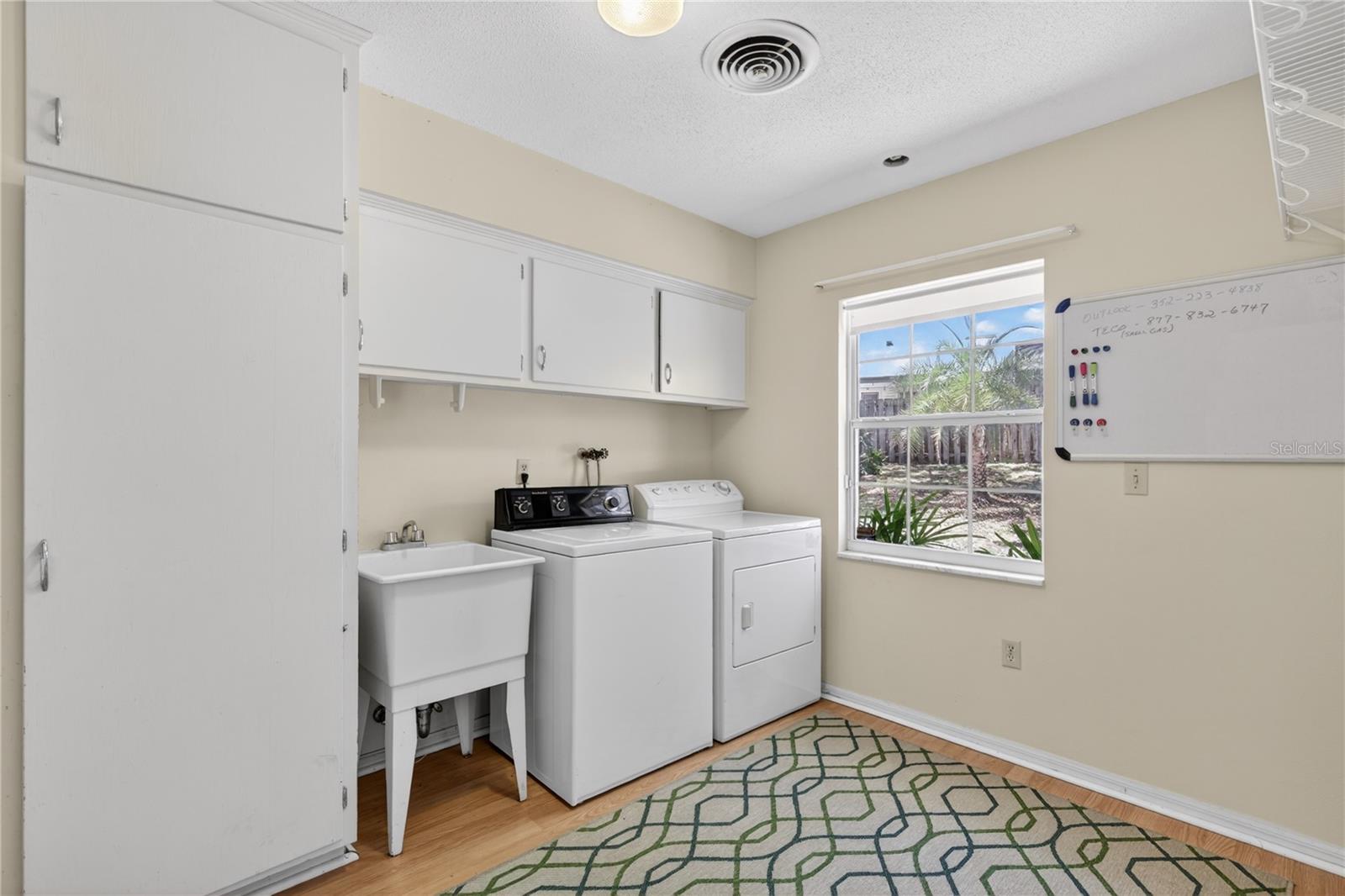 1945 NORMANDY DR, MOUNT DORA, FL, 32757