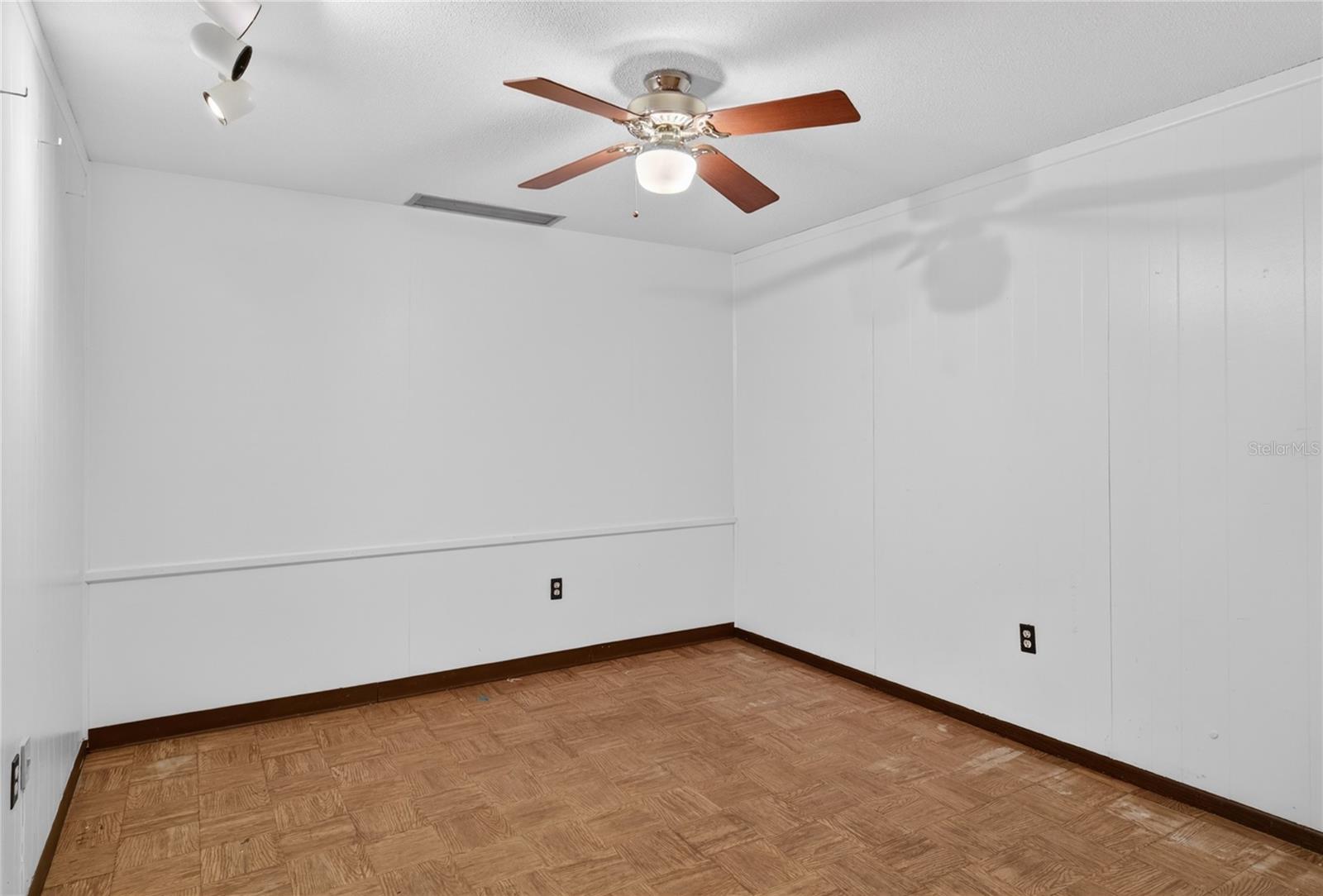 1945 NORMANDY DR, MOUNT DORA, FL, 32757