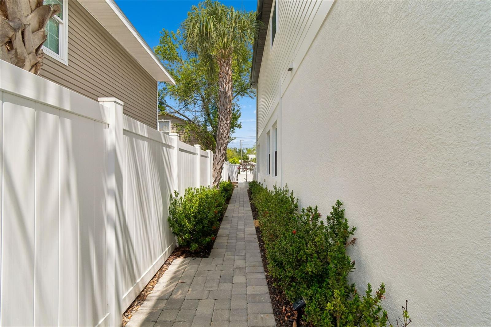 3007 W BAY COURT AVE, TAMPA, FL, 33611