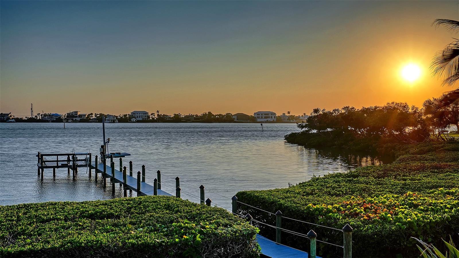 313 LOOKOUT POINT DR, OSPREY, FL, 34229