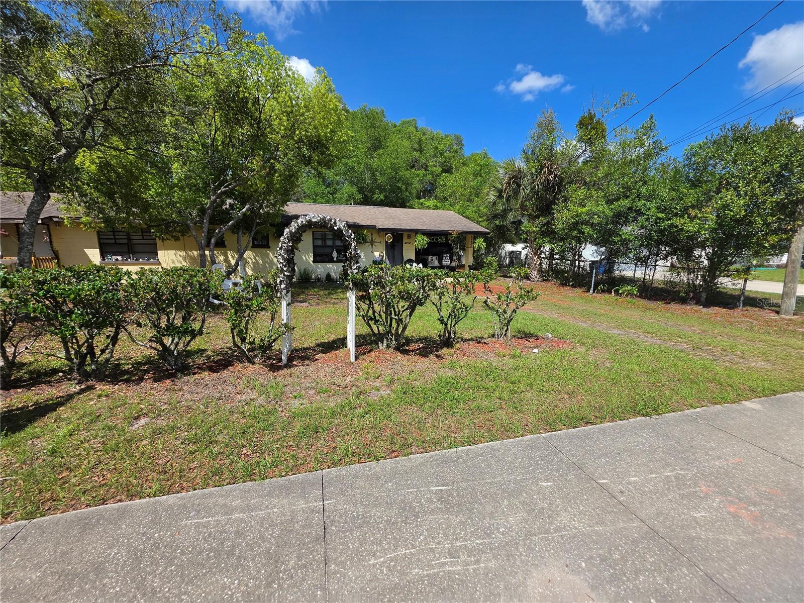 1403 E VOORHIS AVE, DELAND, FL, 32724